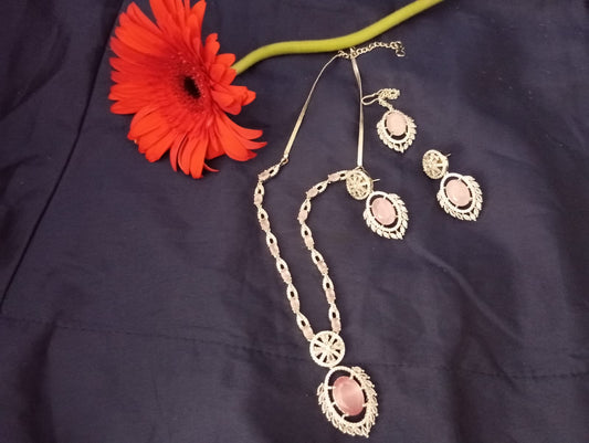 Earring & Necklace Set (Pink)